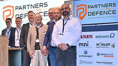 Partners for Defence Verteidigung Das Netzwerk vereint Expertise aus zentralen Bereichen der industriellen Fertigung – von Automationsanlagen (M.A.i) über Robotik (Stäubli) und Antriebstechnik (Taktomat) bis hin zu Oberflächenbearbeitung (Rösler), Kunststoff- und Mechatroniklösungen (Schläger M-Tech), Dosier- und Plasmatechnologie (bdtronic), Machine Vision und KI (senswork) sowie Anlagenbau in der Oberflächentechnik (Asis). Partners for Defence Verteidigung