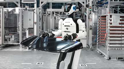 Humanoider Roboter Hexagon Aeon in BMW-Produktion.