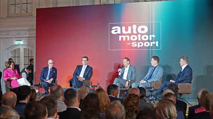 Best Cars 2026 Runde / Panel CEOs weißer Saal Neues Schloss Stutgart