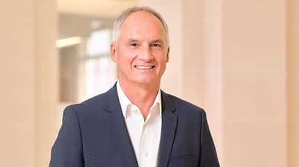 HOMME,PERSONNALITE D ENTREPRISE,PORTRAIT OFFICIEL Renault CEO Francoise Cambolive