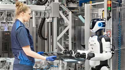 Humanoider Roboter Hexagon Aeon in BMW-Produktion.